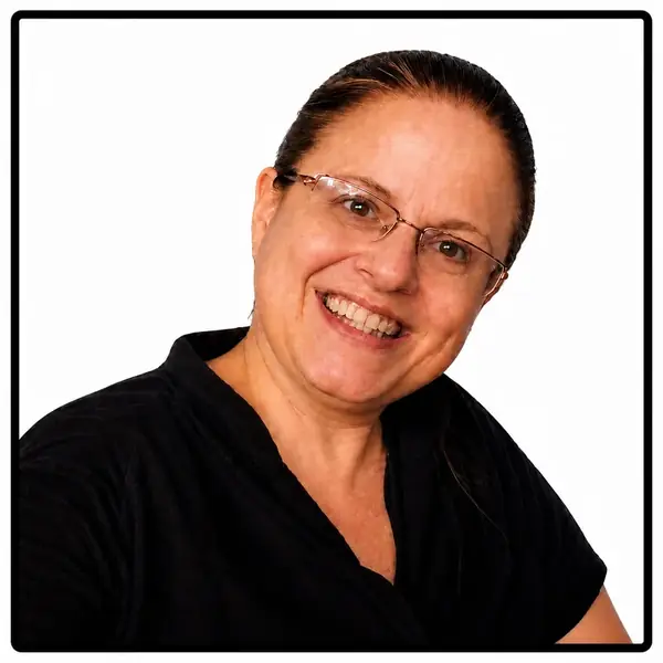 Adriane Torres, creadora del material Enhebrado de Animales